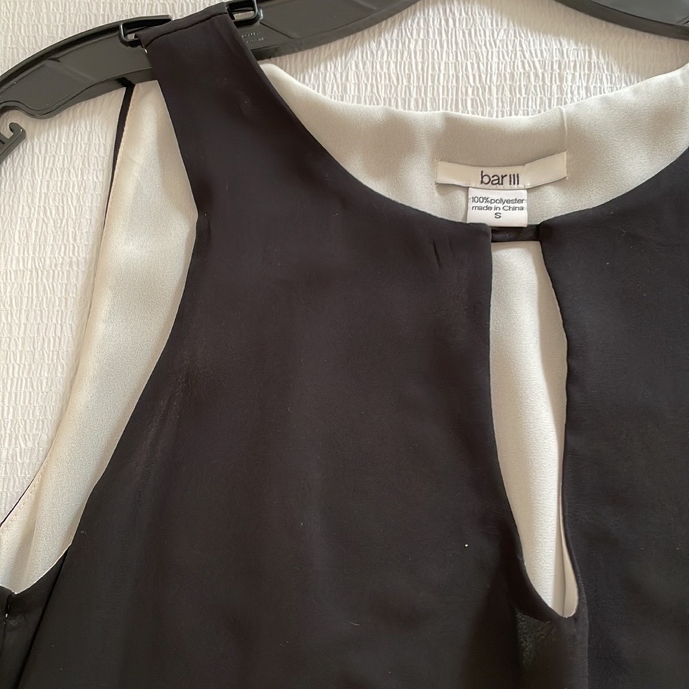 Black and White shift dress - Picture 2 of 4
